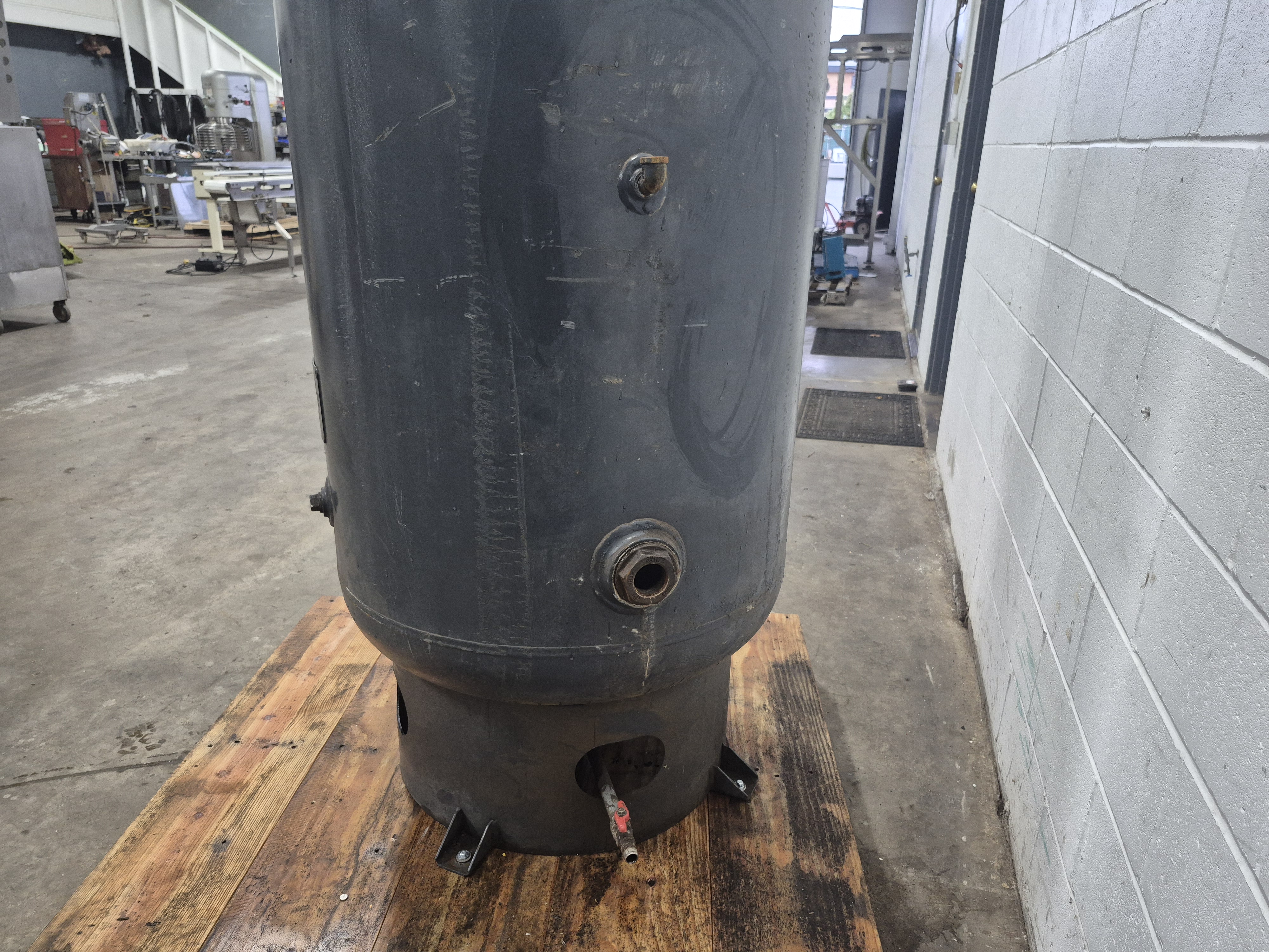 Used Manchester 240 Gallon Vertical Air Receiver Tank