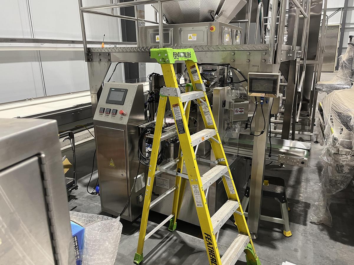 Used Foshan Samfull Packaging Machine with Z-Style Conveyors, Multihead Scales, Mezzanine and Bagger