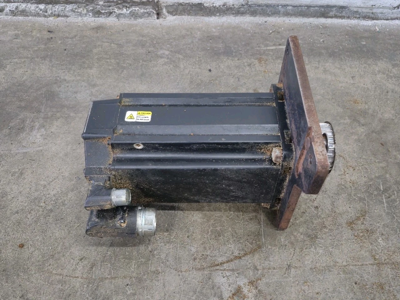 Used Allen-Bradley MPL-A560F-SJ72AA Low-Inertia Brushless Rotary Servo Motor