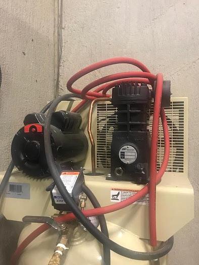 Ingersoll Rand 3HP 60 Gallon Vertical Compressor
