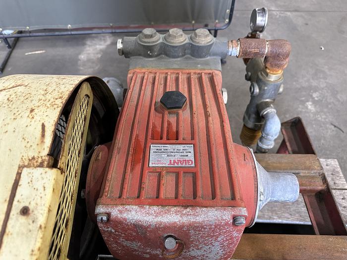 Used GIANT Positive Displacement Pump LP122W