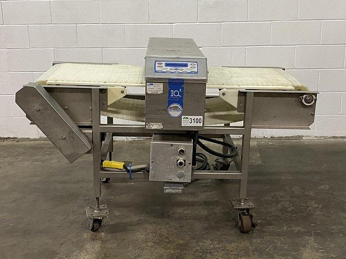 Used Loma IQ2 Metal Detector