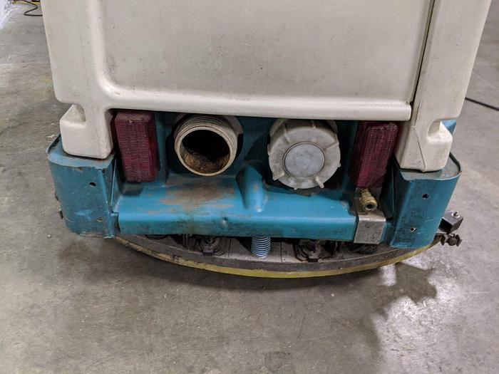 Used Tennant 7200 Riding Floor Scrubber