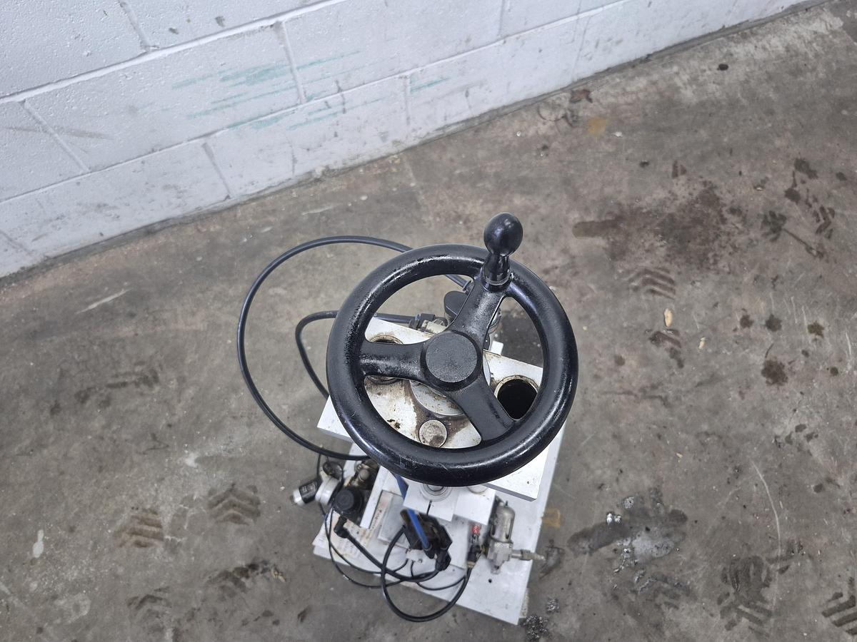Used Asset Capper Machine