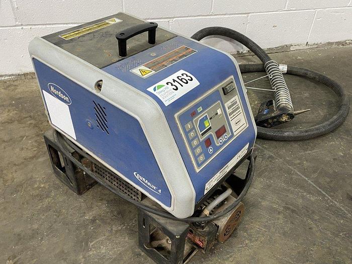 Used Nordson DuraBlue 4 L Adhesive Melter
