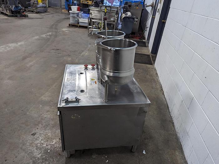 Used Market Forge Twin 6 Gallon Kettles