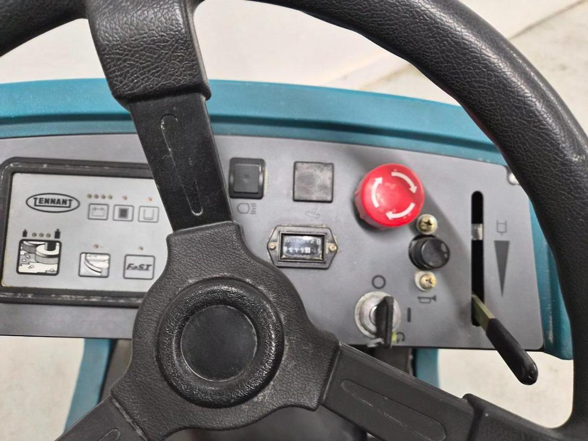 Used Tennant 7100 Ride On Floor Scrubber