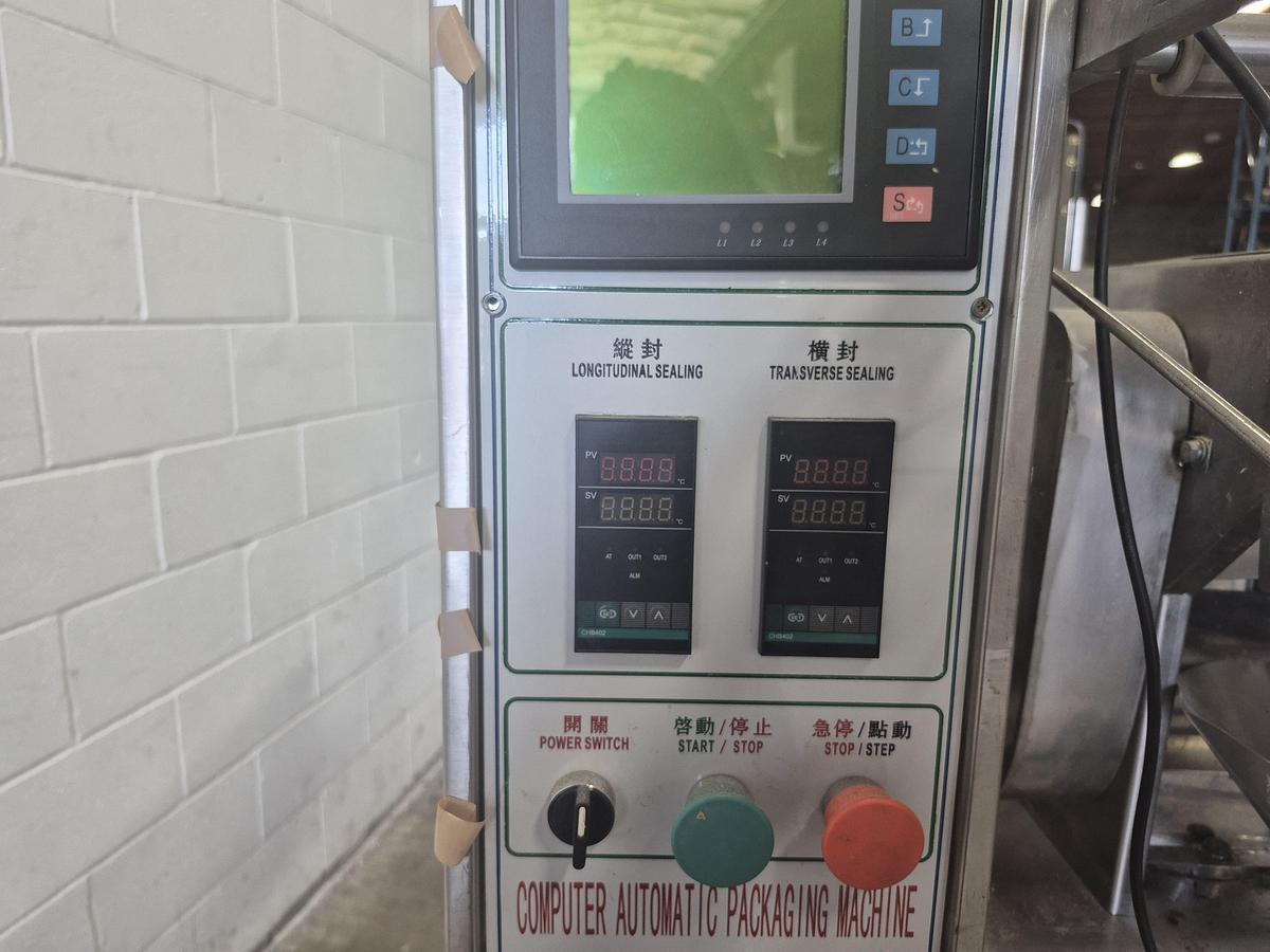 Used Automatic Vertical Packaging Machine with Chain Hopper