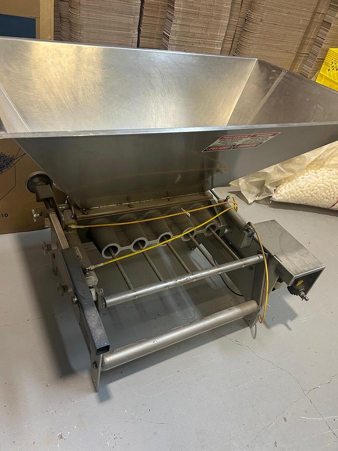 Used Hinds-Bock 5P-08WT Tabletop Depositor