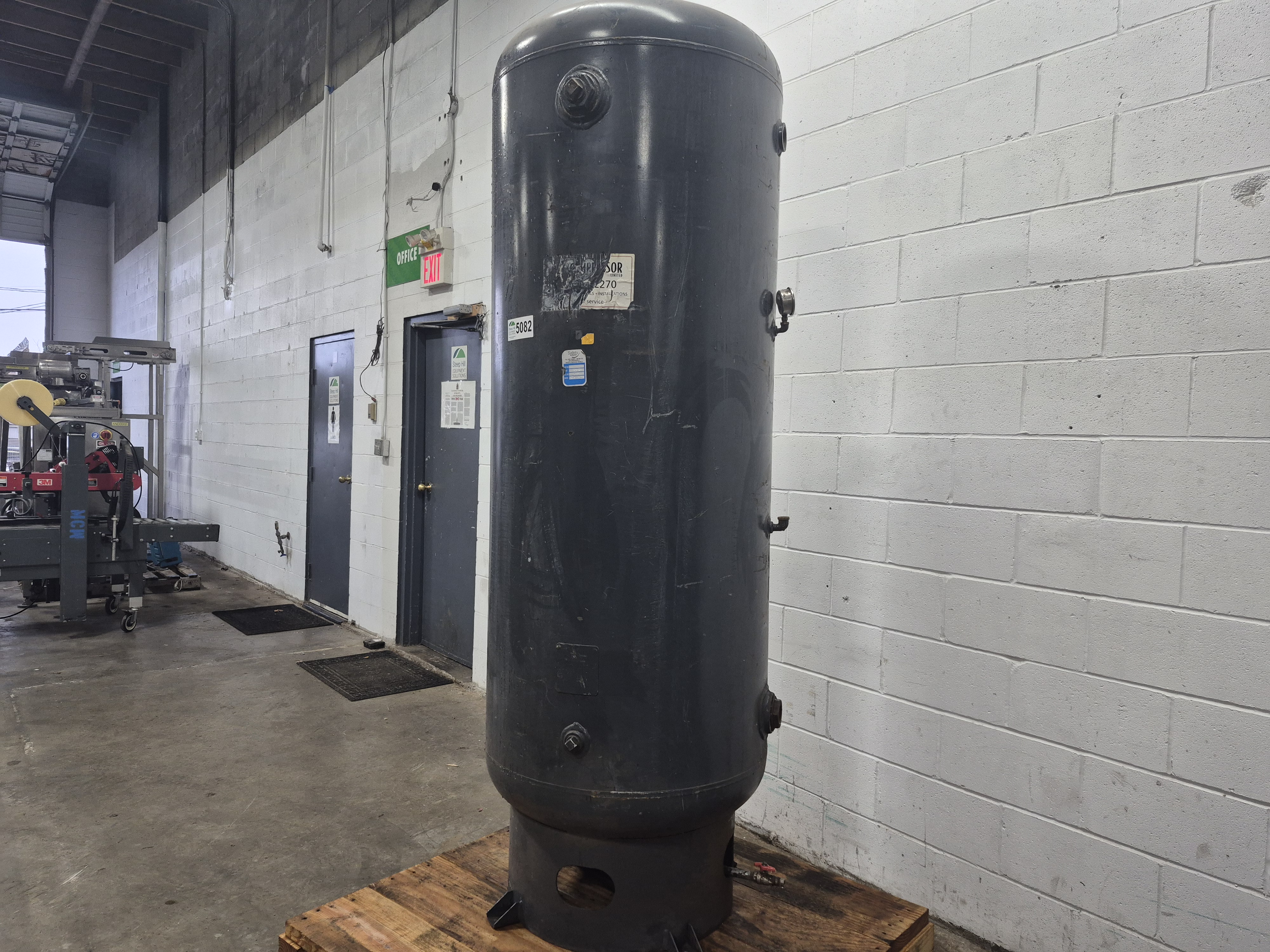 Used Manchester 240 Gallon Vertical Air Receiver Tank