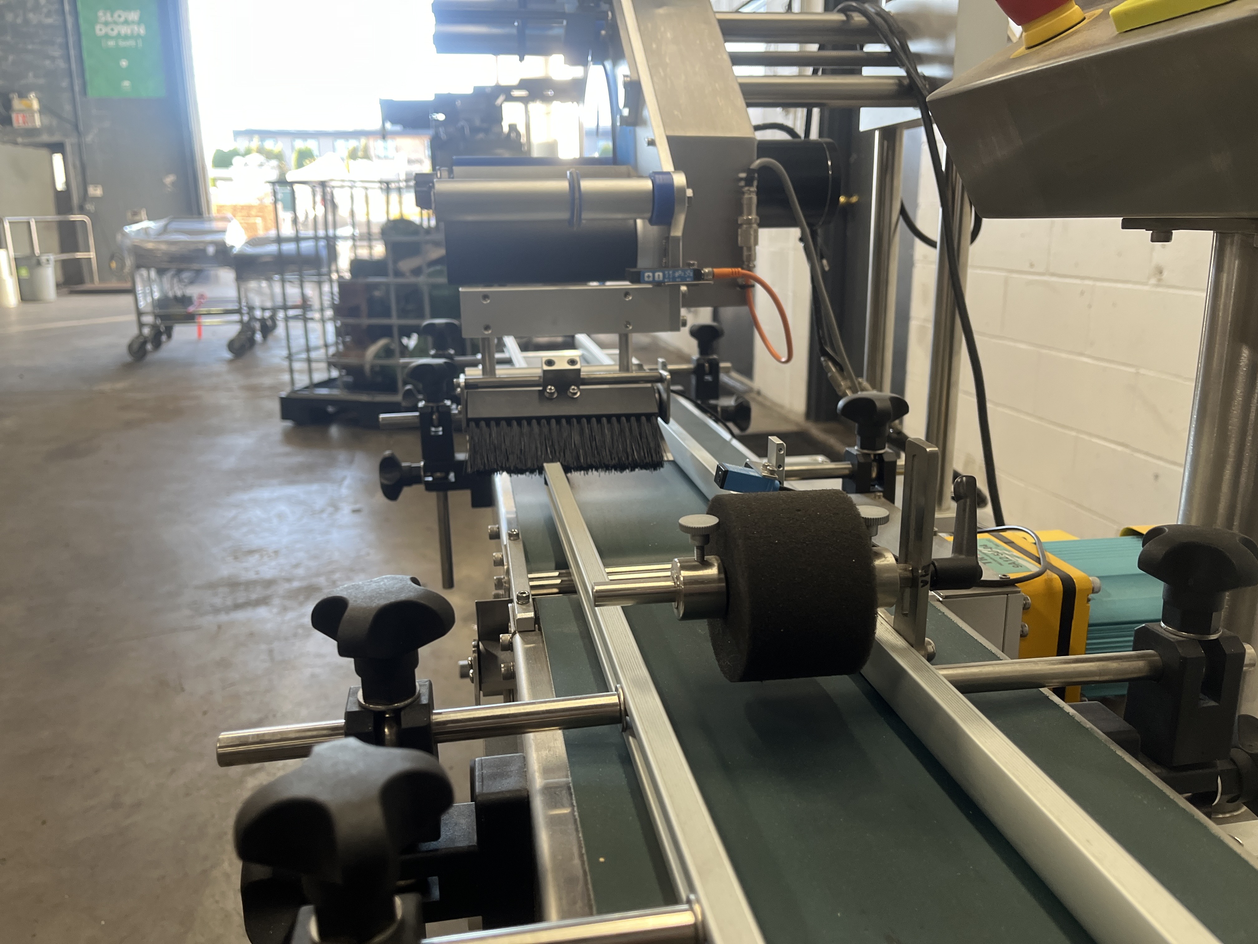 Used Label-on Basic 300 Labeling System