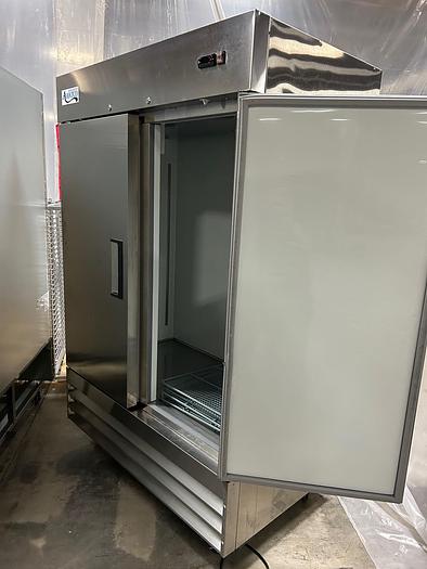 Used Avantco 2-Door Refrigerator 178A49RHC