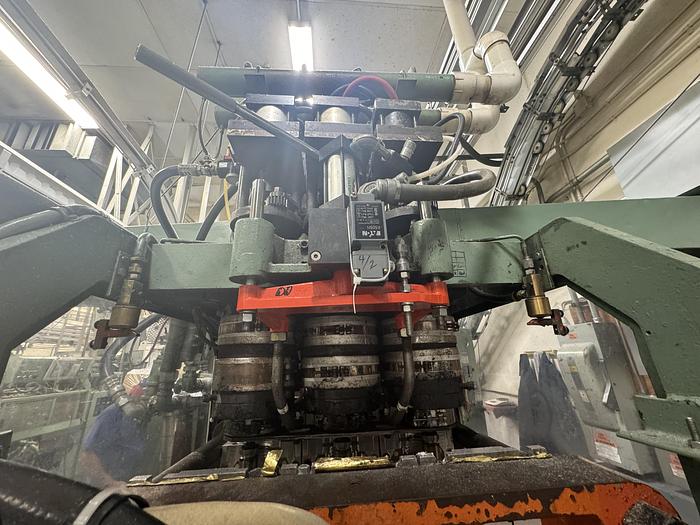 Used UNILOY MODEL 2016 Blowmolder