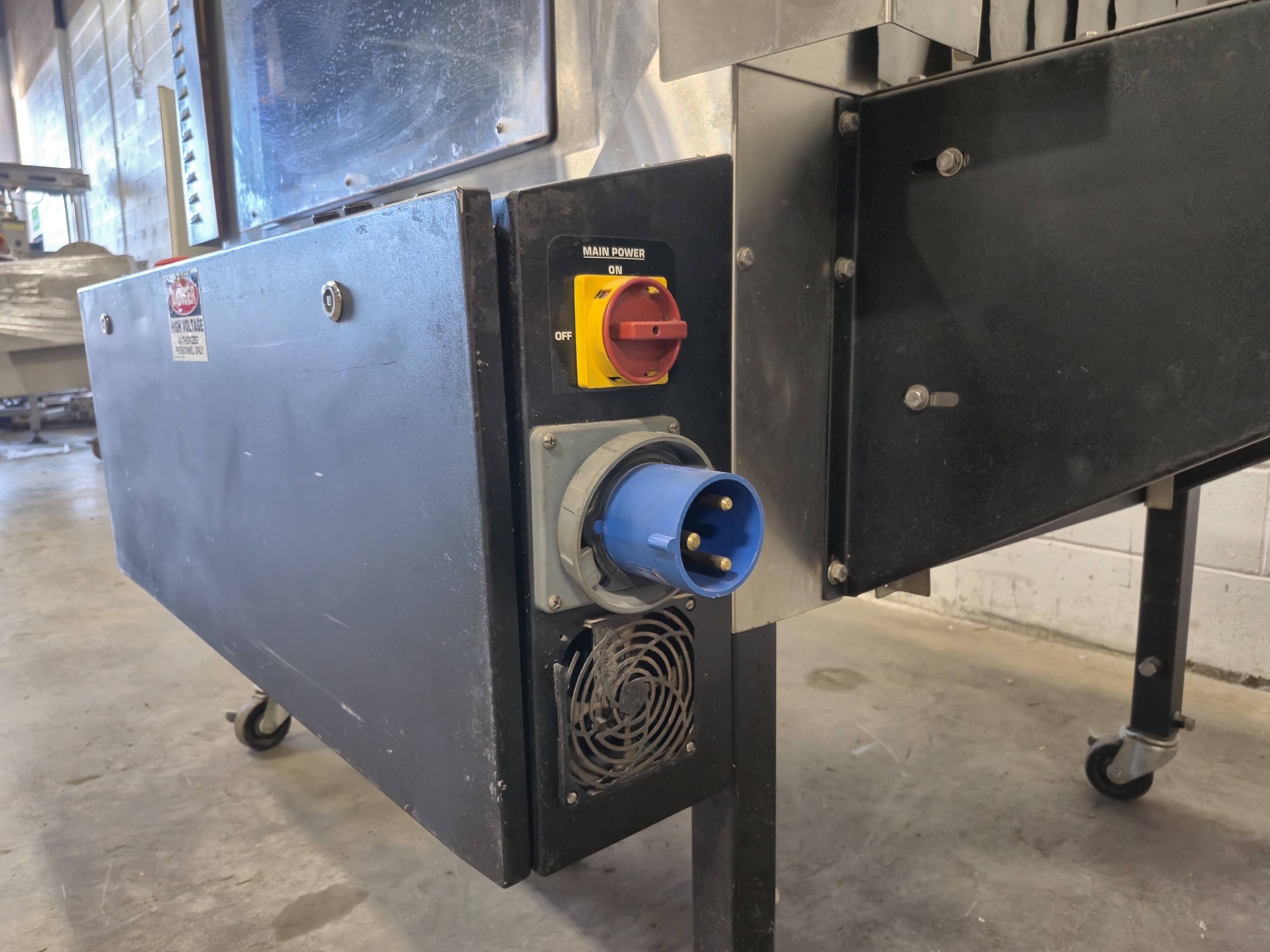 Used API VERSATech LB 22/32 L-Bar Sealer / API APTU 50-DV Heat Shrink Tunnel