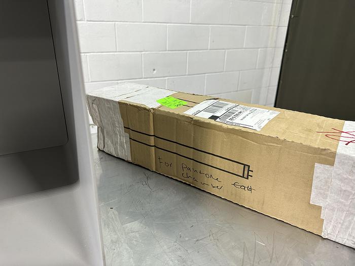 Used Pantone 3 Light Booth