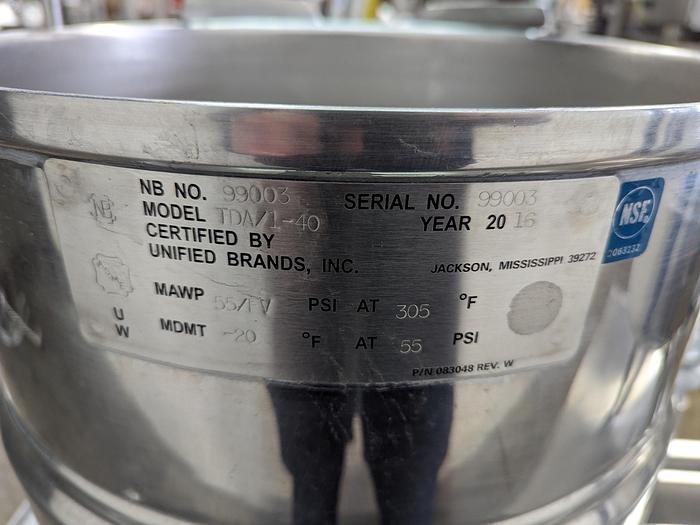 Used Groen Twin 10 Gallon Tilting Kettles