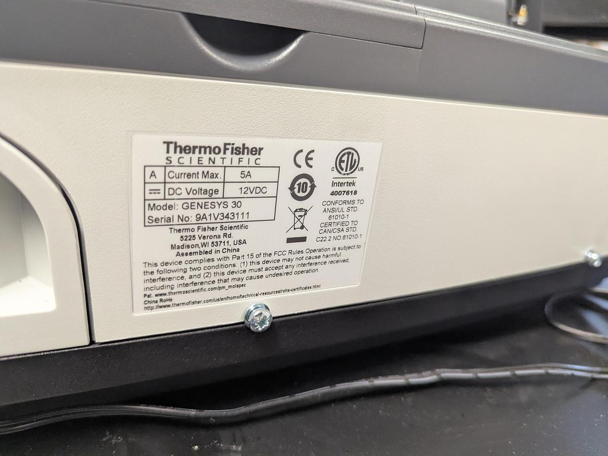 Used ThermoFisher Scientic GENESYS 30 Visible Spectrophotometer