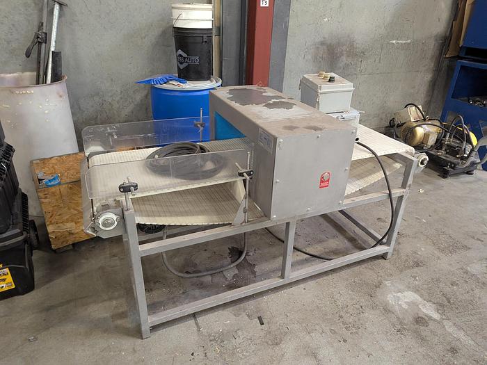 Used Loma IQ2 Metal Detector