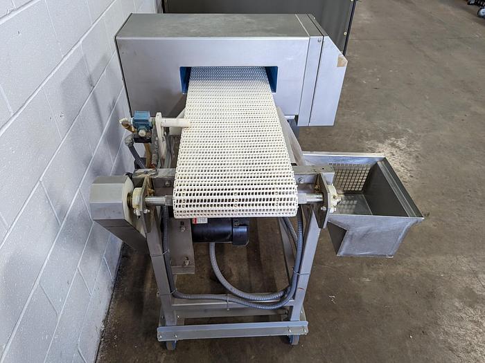 Used Loma IQ2 Metal Detector