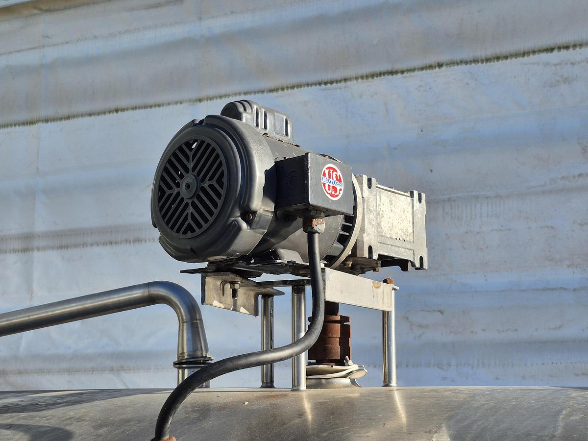 Used Paul Mueller Horizontal 2000 Gallon Tank