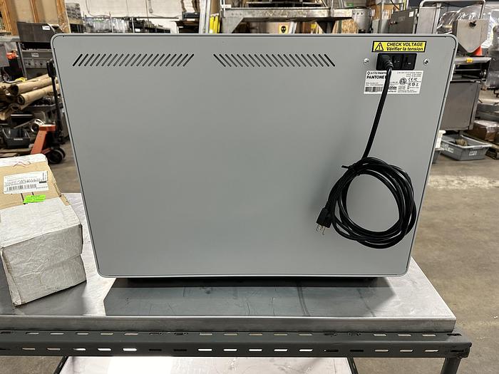 Used Pantone 3 Light Booth