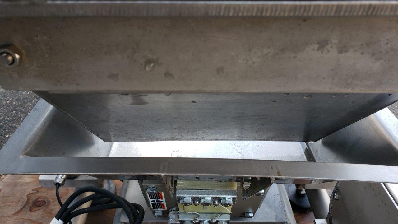 Used Hartman Surge Hopper with Vibratory Feeder