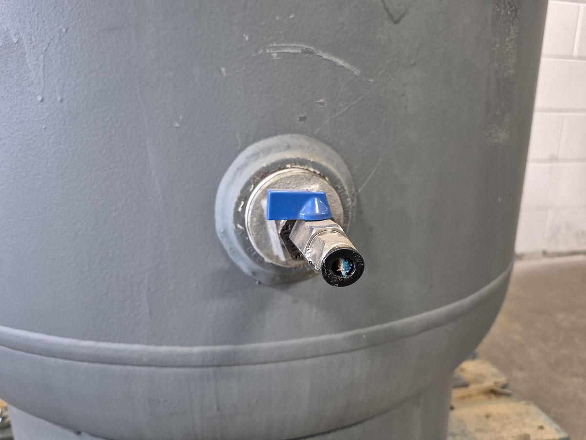 Used Buckeye Boiler Company 120-Gallon Vertical Air Receiver Tank