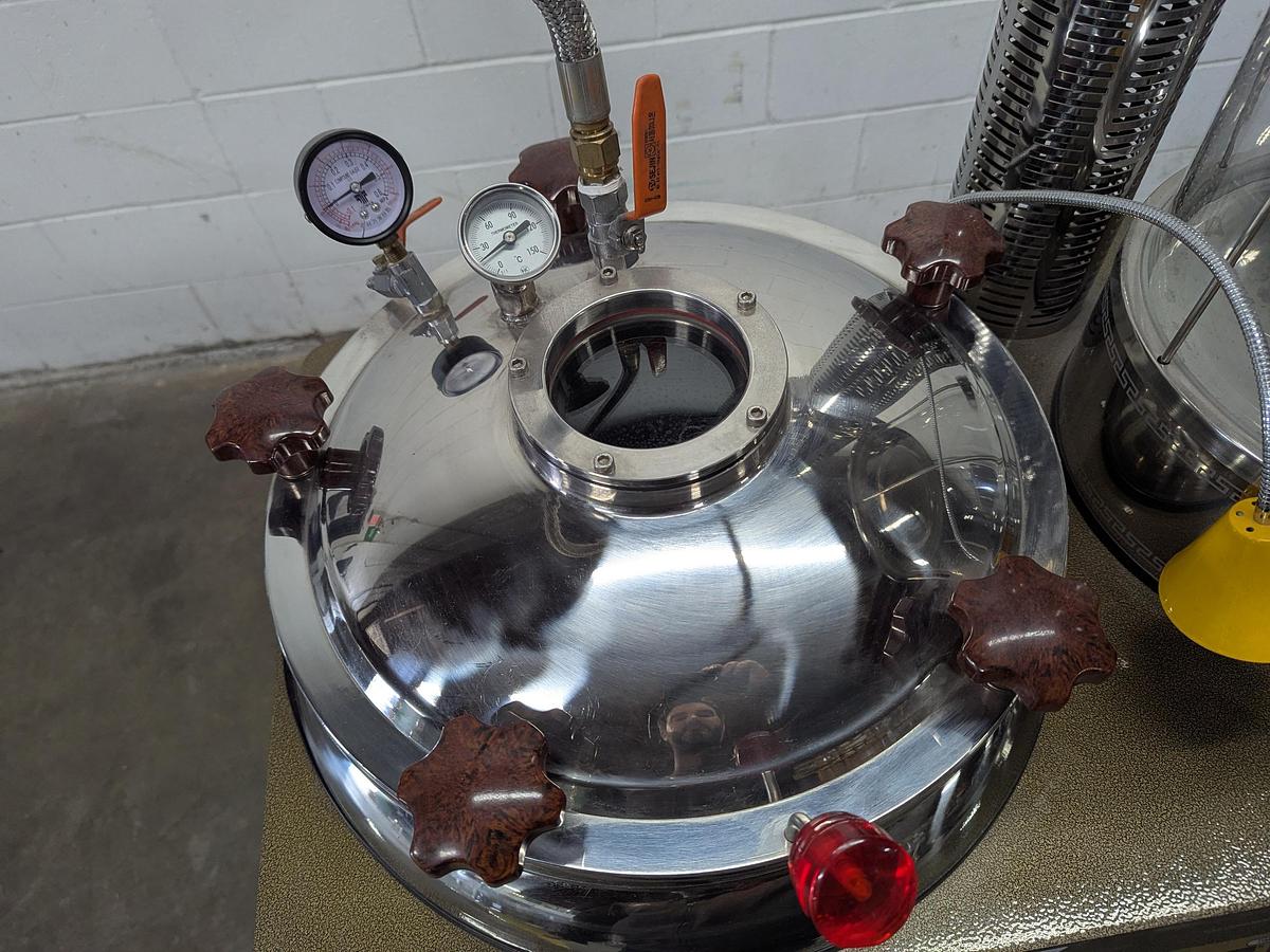 Used Cosmos 660 Vacuum Extractor