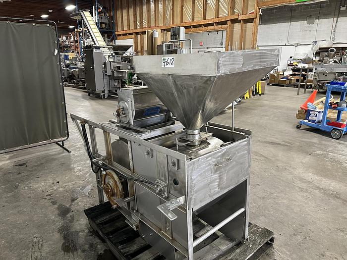 Used ABM McLauchlan 900 SS Berry Slicer