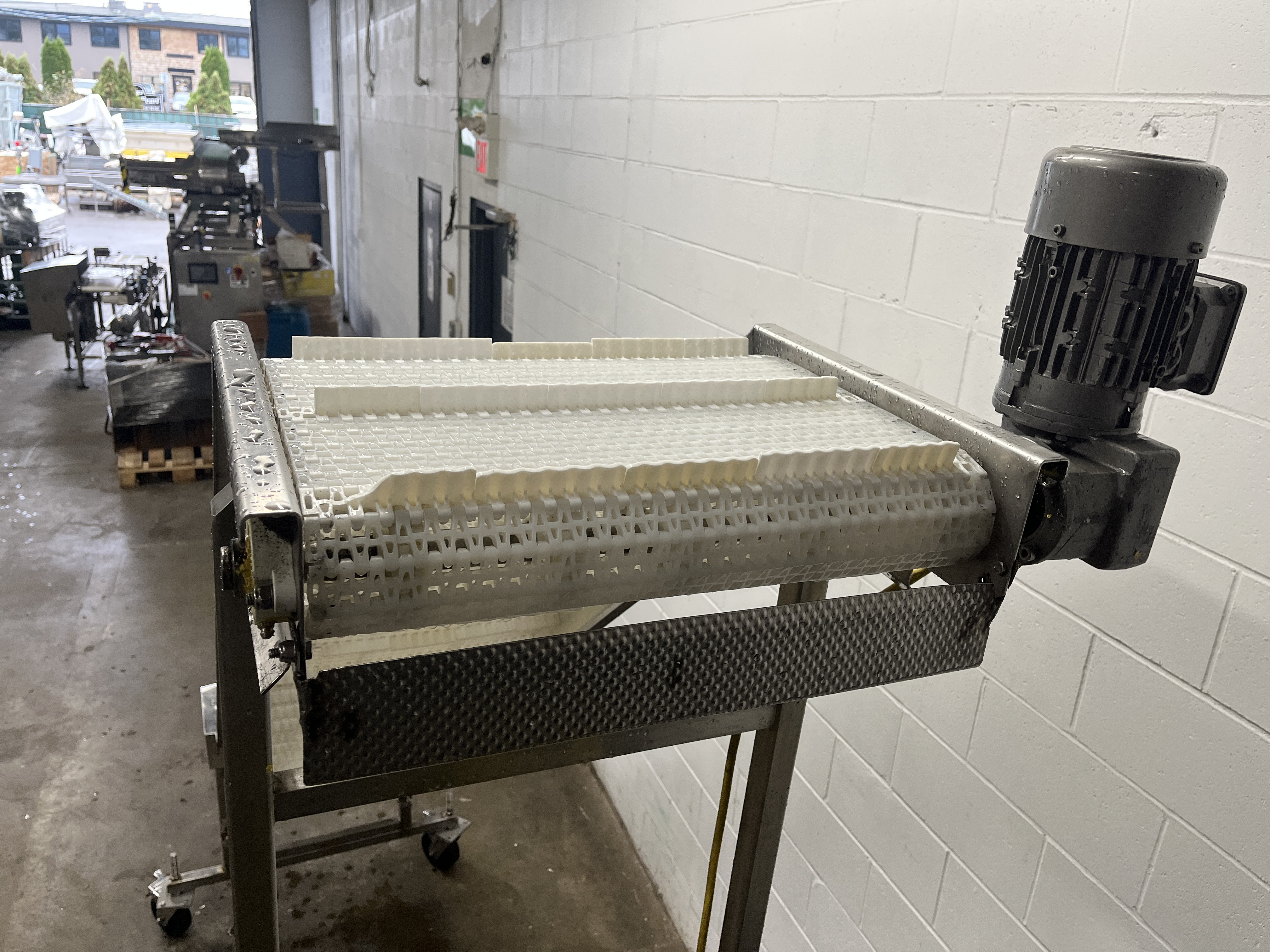 Used 7.5 Feet Incline Conveyor 
