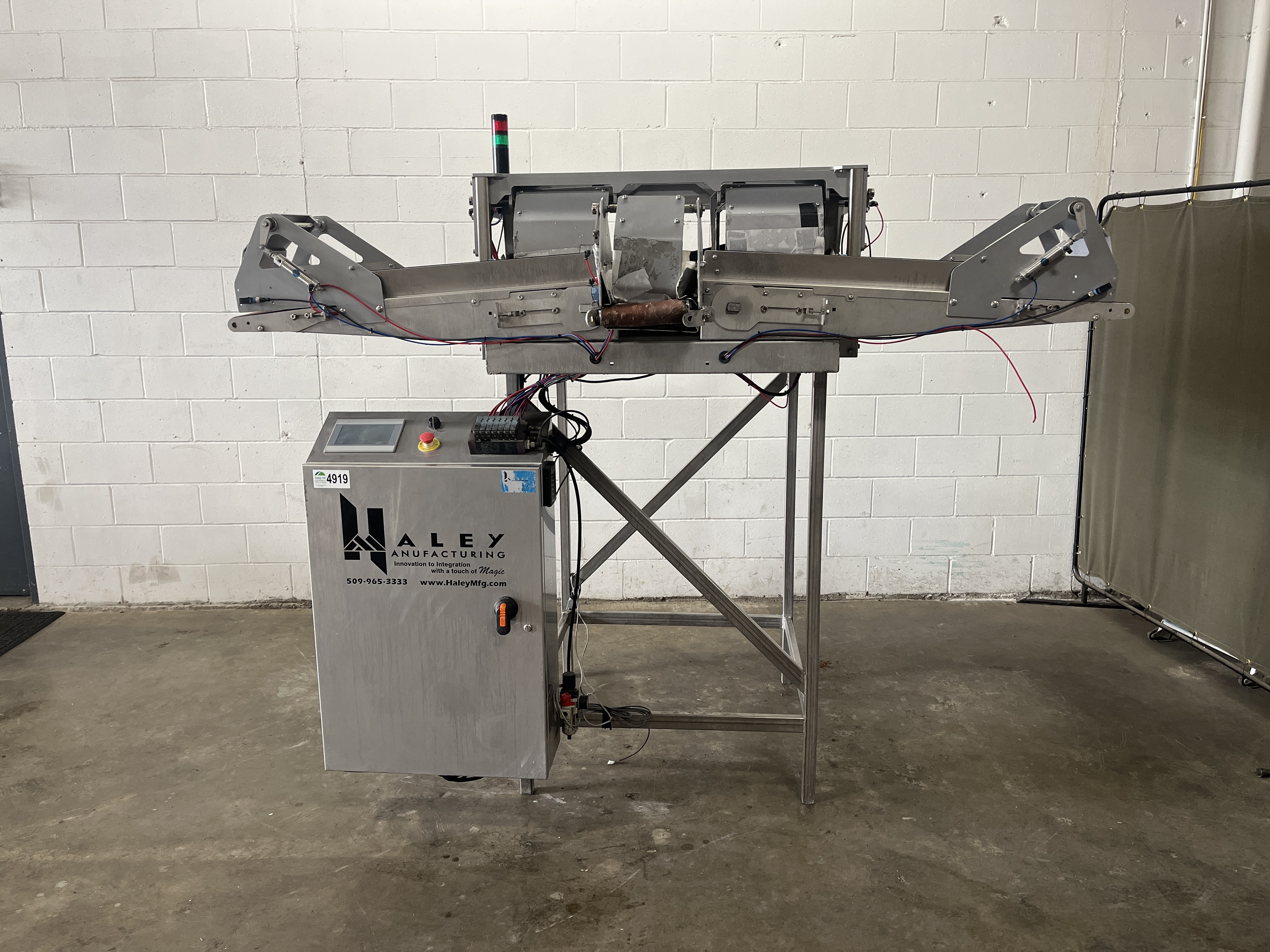 Used Hayley Manufacturing Diverting Conveyor System