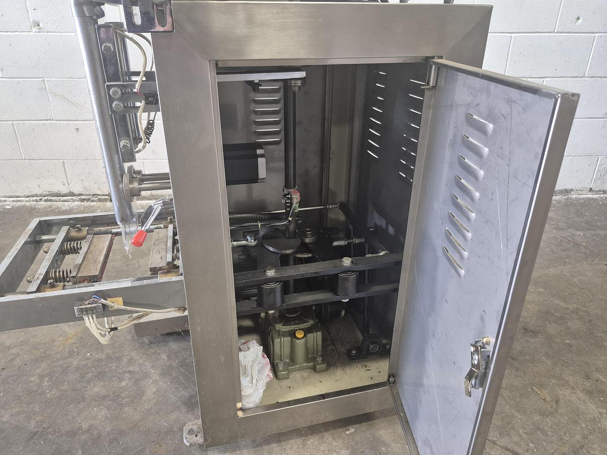 Used Automatic Vertical Packaging Machine with Chain Hopper