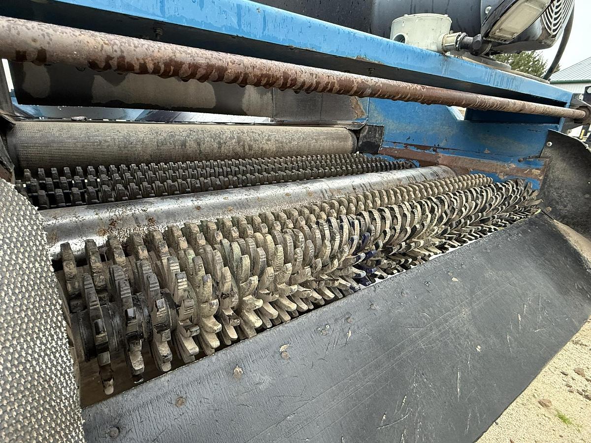 Used Alliston Machinery 400 CWT Even Flow Hopper