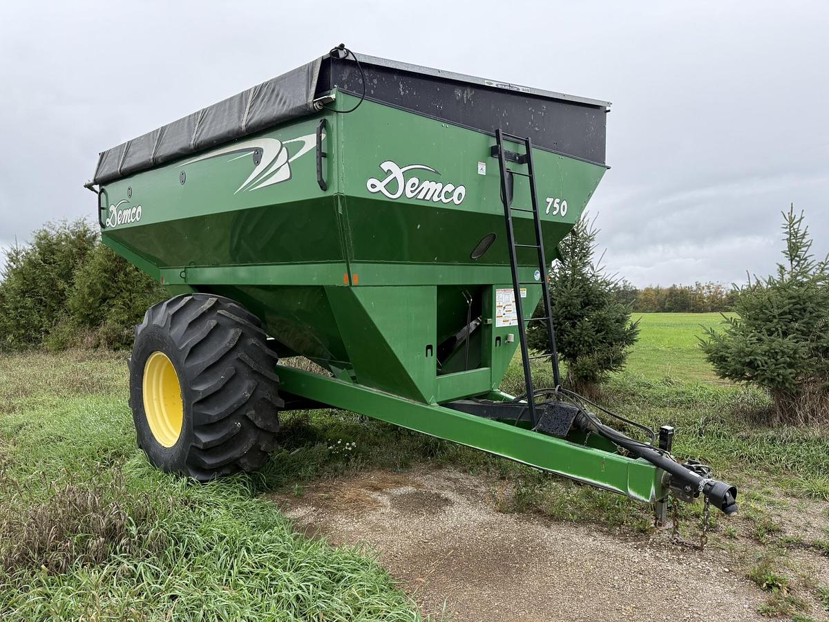 Used 2014 Demco 750 Grain Cart
