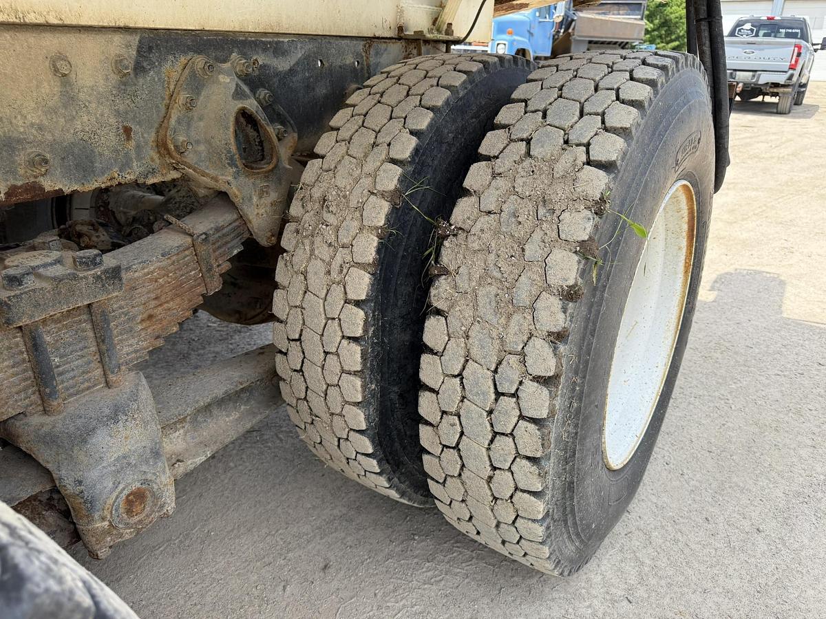 Used 1995 International Adam's 16 Ton Side Shooter Tender Box