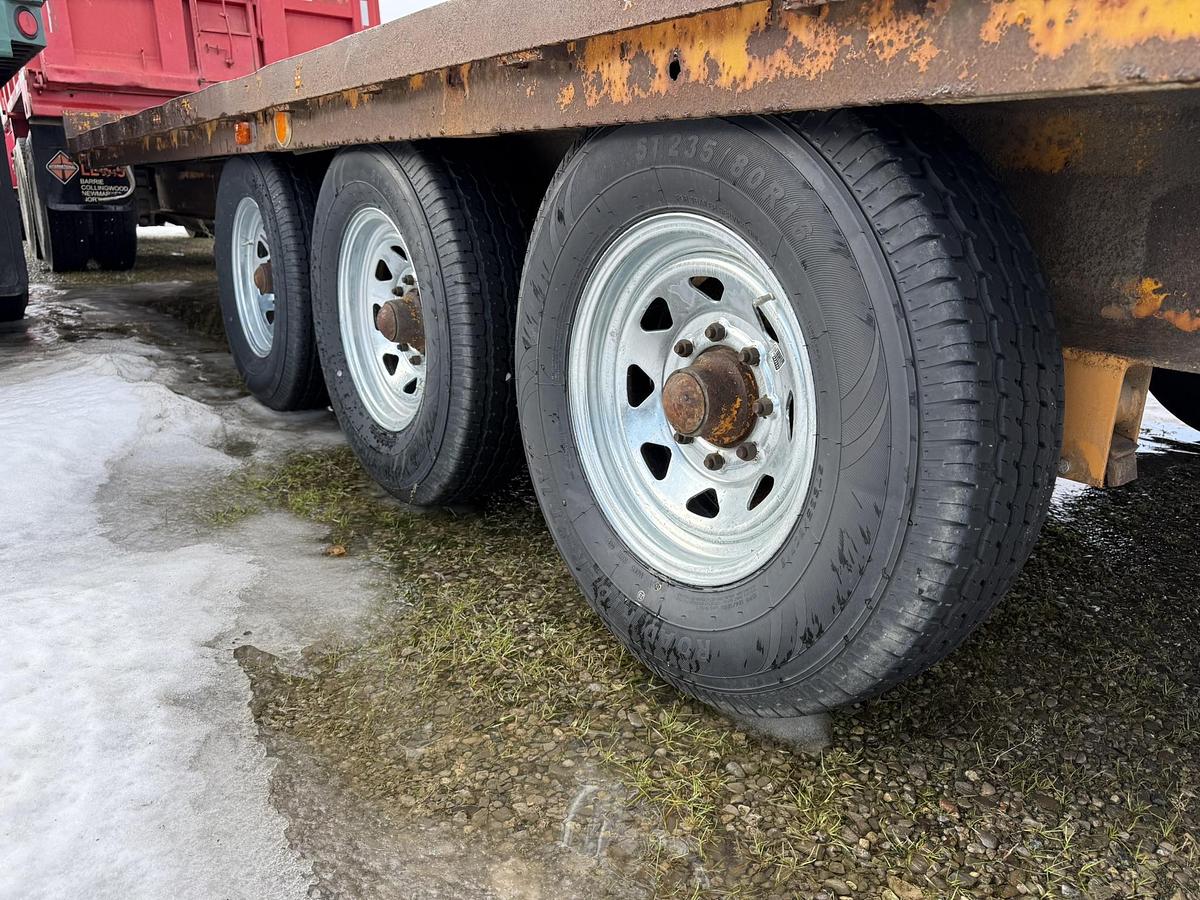 Used Hudson 23' Deck Over, Tri-Axle, Ramps