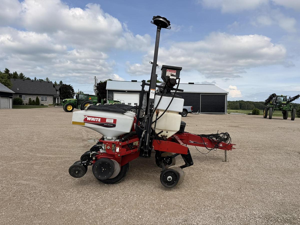 Used 2005 White 8106 6 Row Corn Planter, Precision Row Units