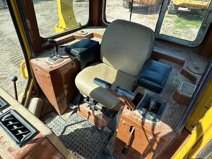 Used Sold  · 1993 Caterpillar d5h high track dozer 6 way blade