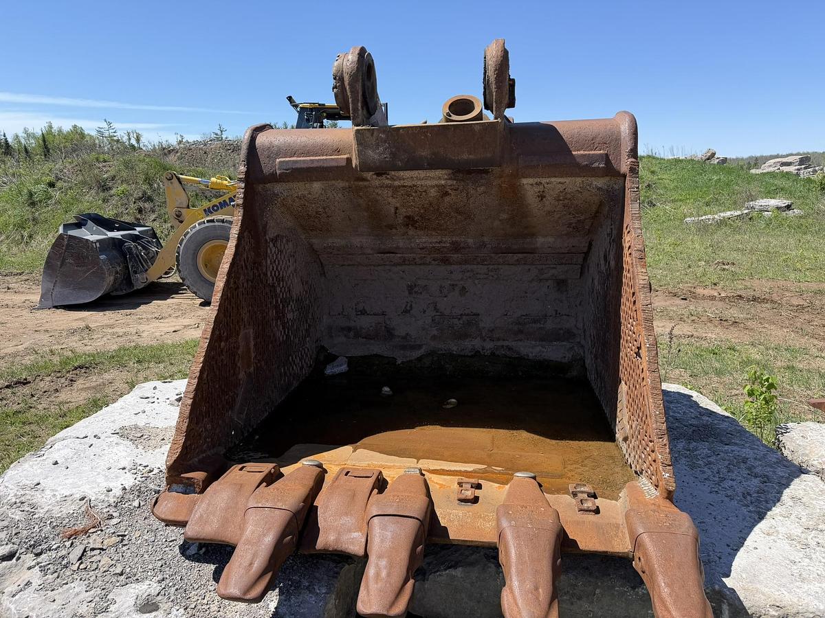 Used Caterpillar 374D, 5 Yard 74" Extreme Duty Rock Bucket