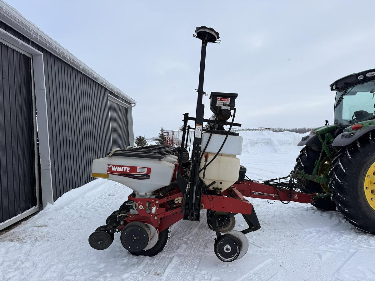 Used 2005 White 8106