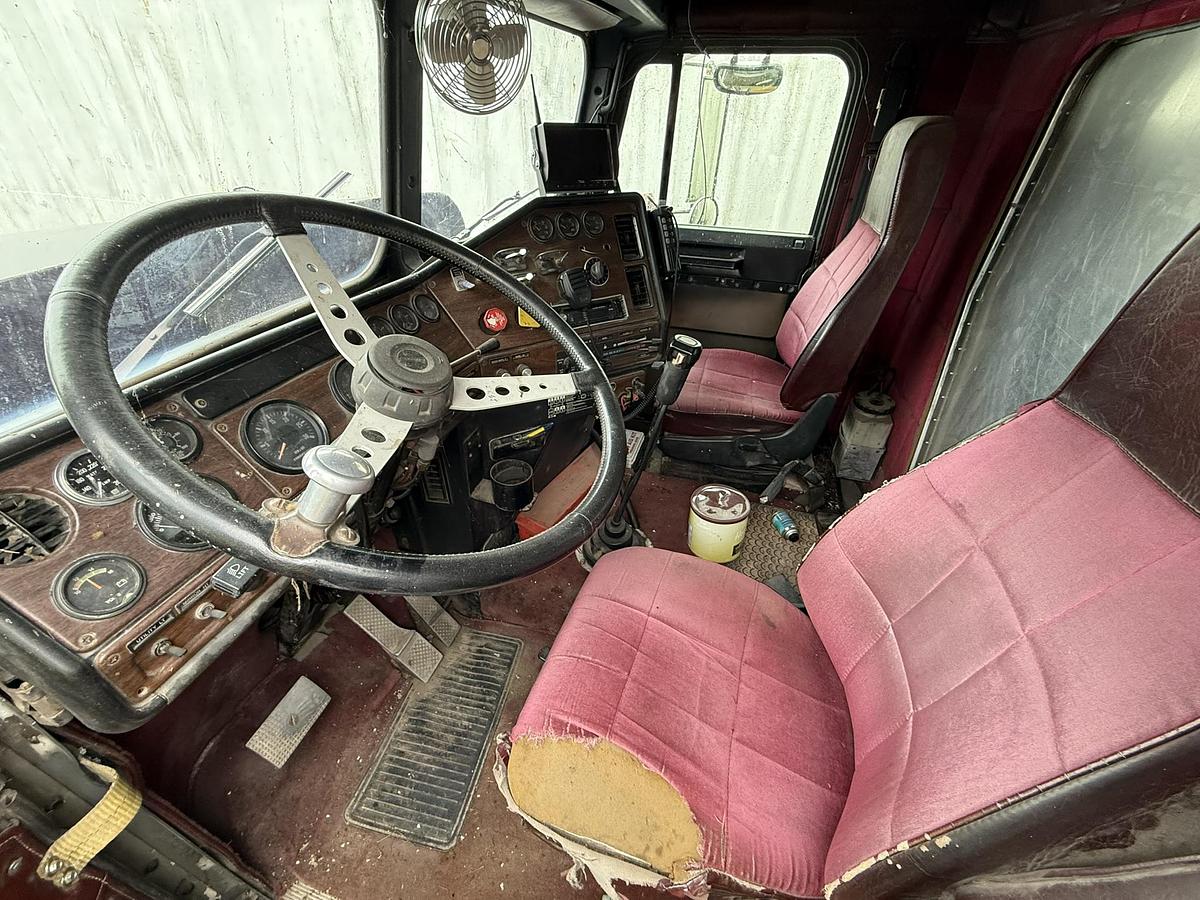 Used Freightliner Cat 350, 8LL Alliston Machinery Box