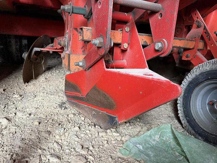 Used 2013 Grimme GL36Z 6 Row Cup Planter