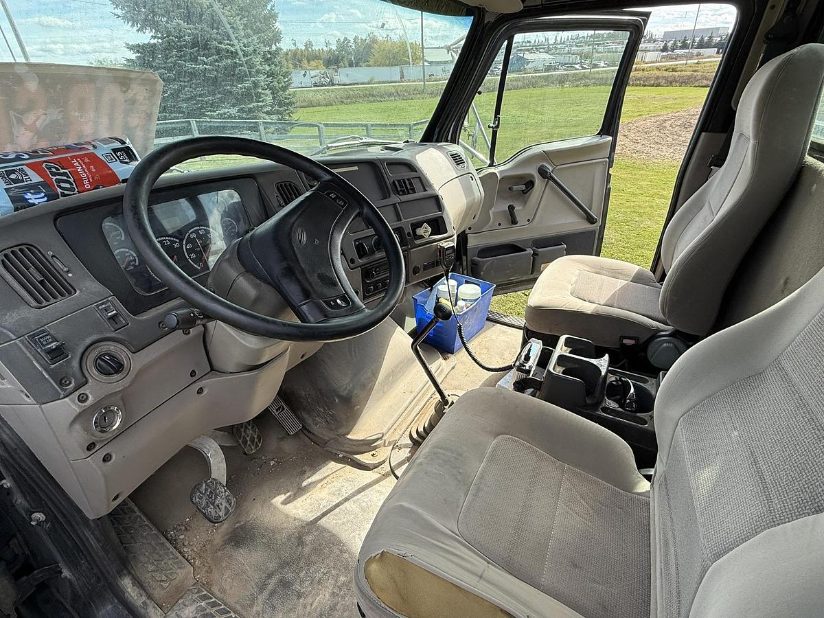 Used 2003 Sterling Willmar 16 Ton Seed Tender