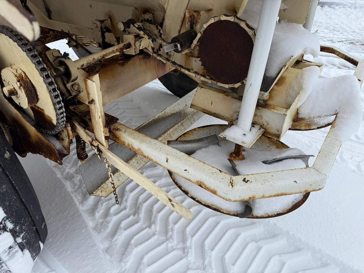 Used Willmar Super 800, 8 ton, Float Tires, Stainless Hopper