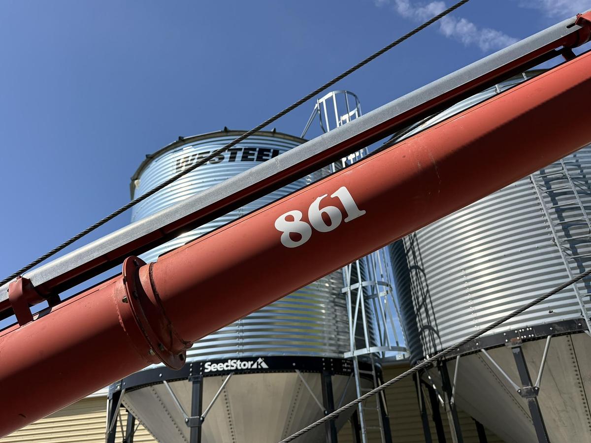 Used Farm King 861 Scissor Lift Auger