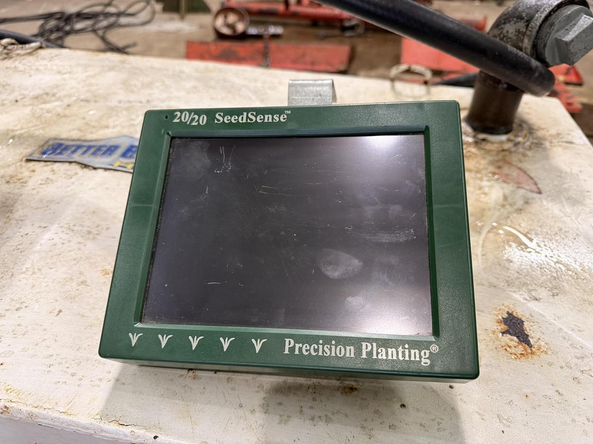 Used 2005 White 8106 6 Row Corn Planter, Precision Row Units
