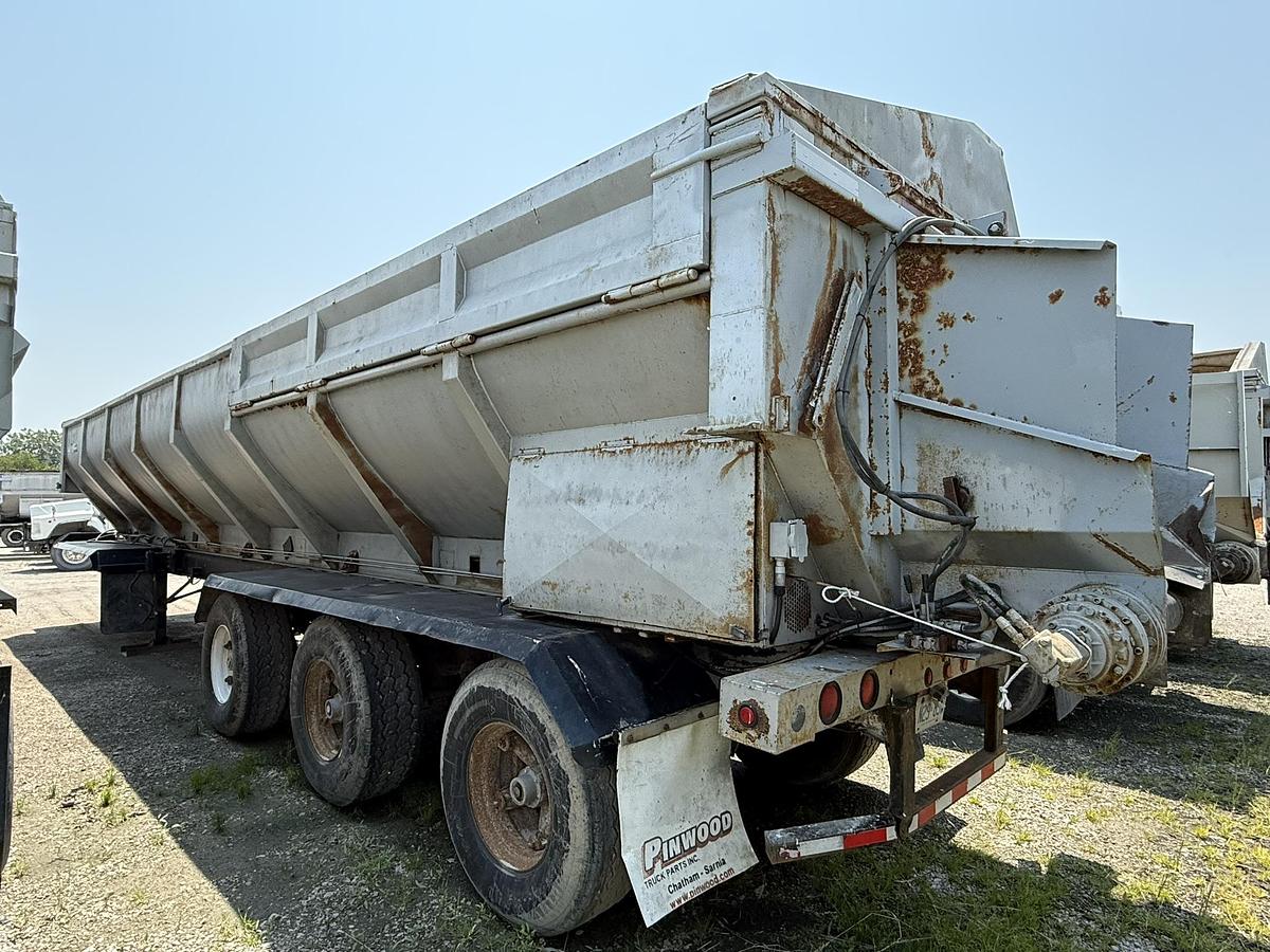 Used H.F. Stewart 40' Live Bottom Produce Trailer