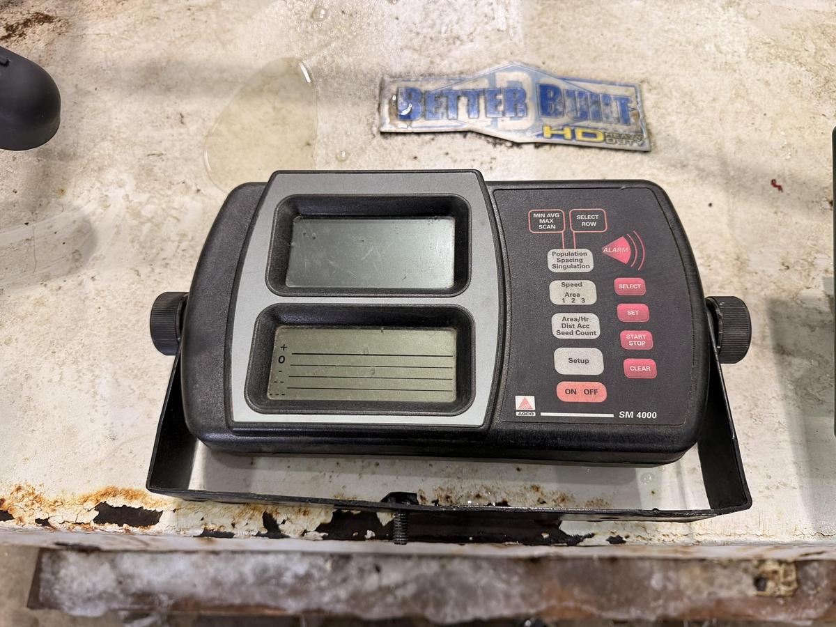 Used 2005 White 8106