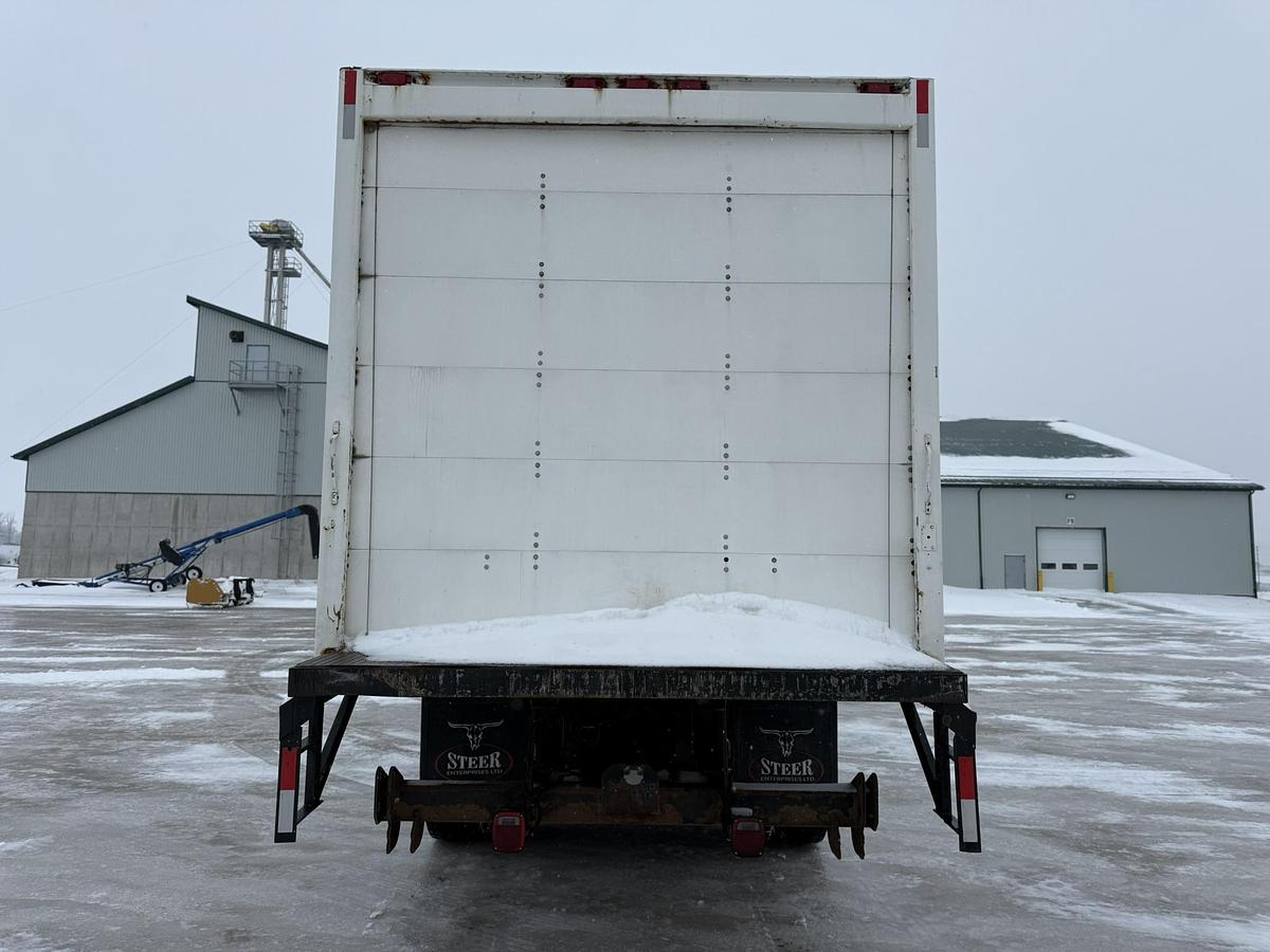 Used 2007 Freightliner Business Class M2, Cat C11, 10 SPeed, 26' Van Body