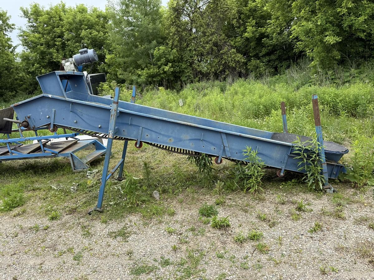 Used Alliston Machinery Lead In Conveyor 13' Long, 30" Belted Chain